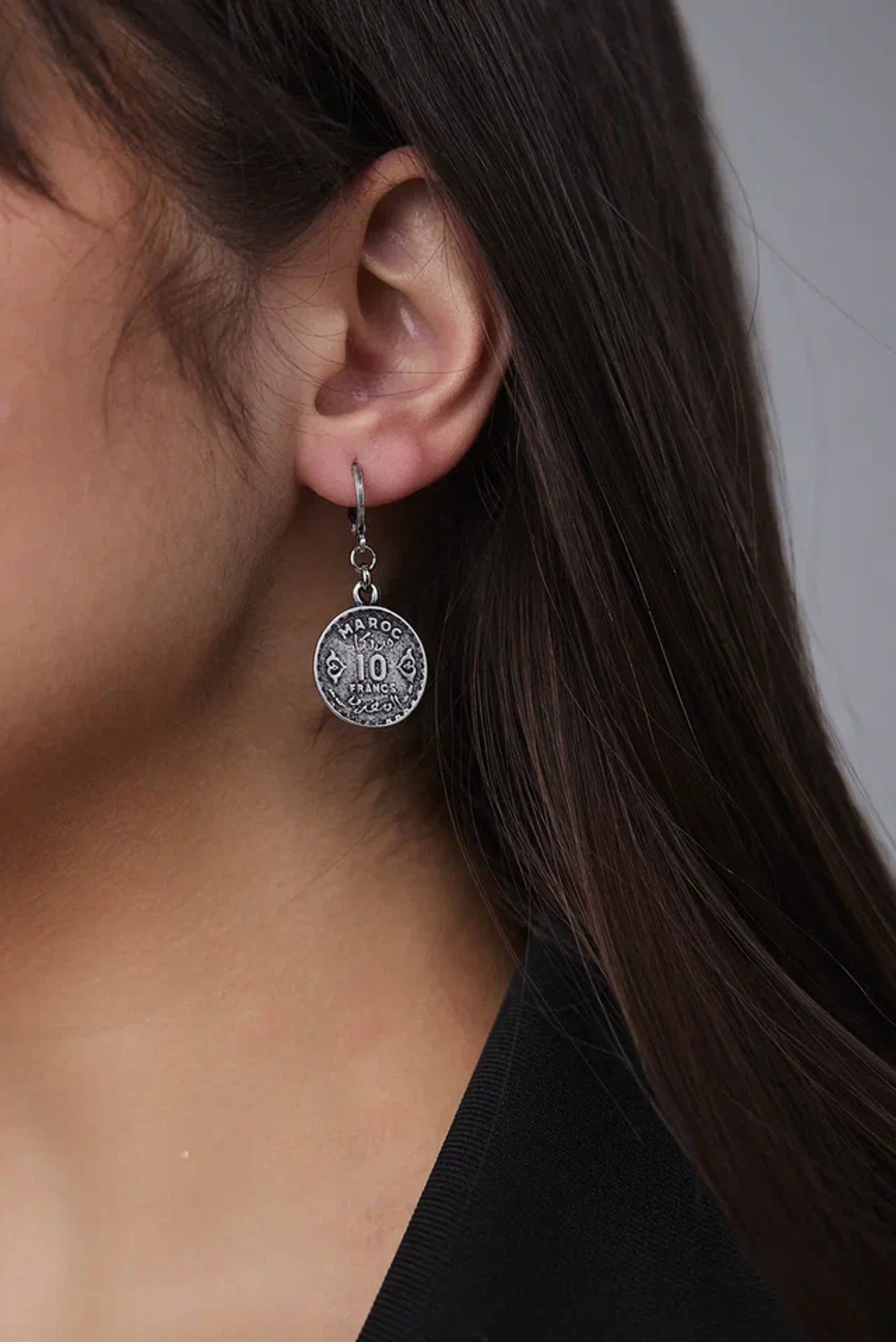 Серьги монеты 10 франков,оттенок серебро, замок левербек