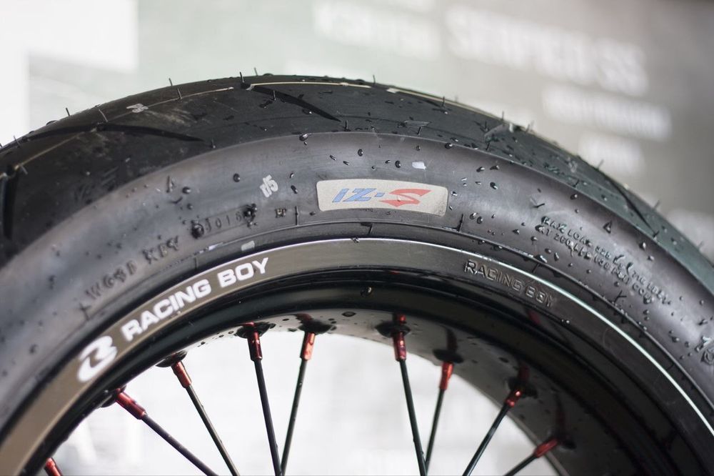 Motard wheel set for Honda CRF300L-Rally. 17 inches rims. Black/Red (ABS/non ABS)