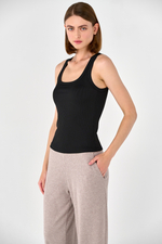 Майка с квадратным вырезом с чашками