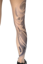 Колготки с принтом в виде черного карпа кои на правой ножке (Размер: S-M-L) (Цвет: бежевый)