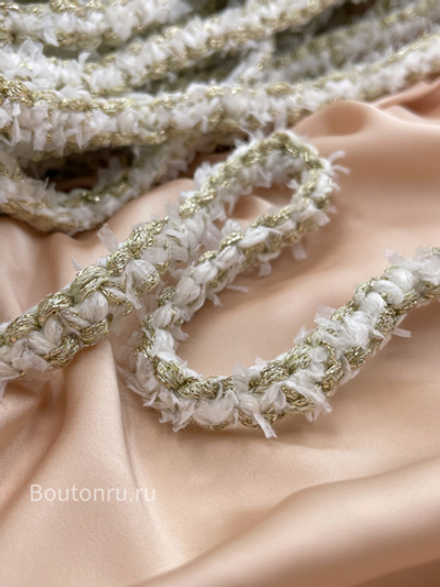 Тесьма белая плетеная с золотистой нитью