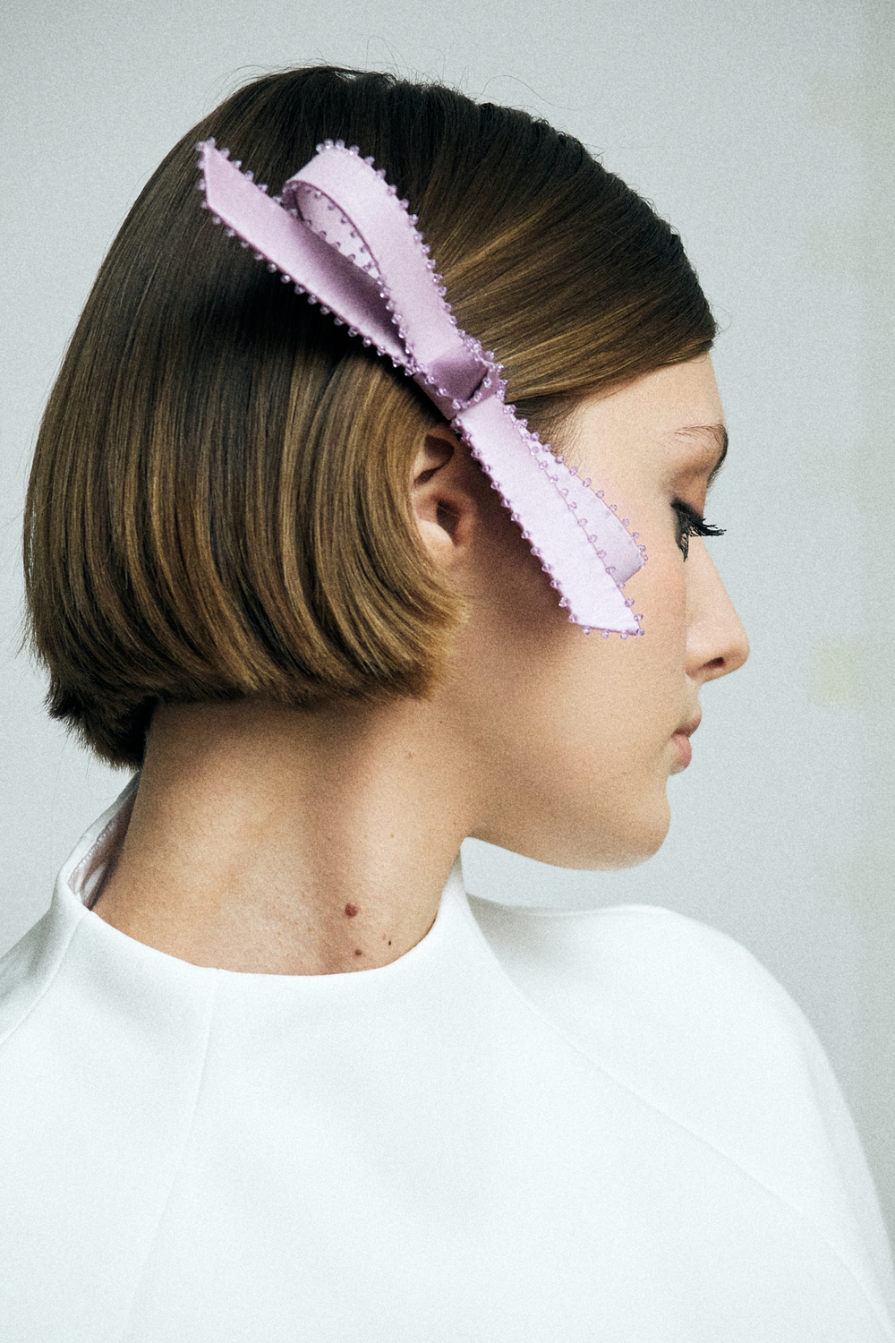 Бант "Стрекоза" сиреневый с декором