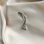 Серьга "Каффа" крылышко. Гипоаллергенный бижутерный сплав. Оттенок серебро.