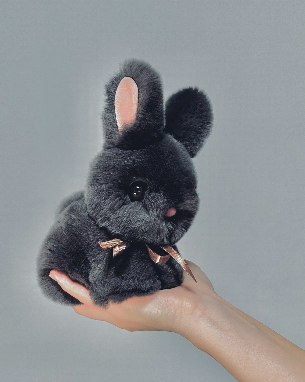 Кролик Тоша маленький (темный графит)