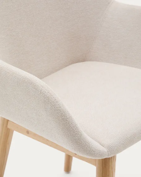 Стул Konna бежевого цвета с ножками из массива ясеня