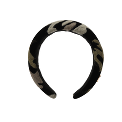 Черный ободок с зеленой вышивкой