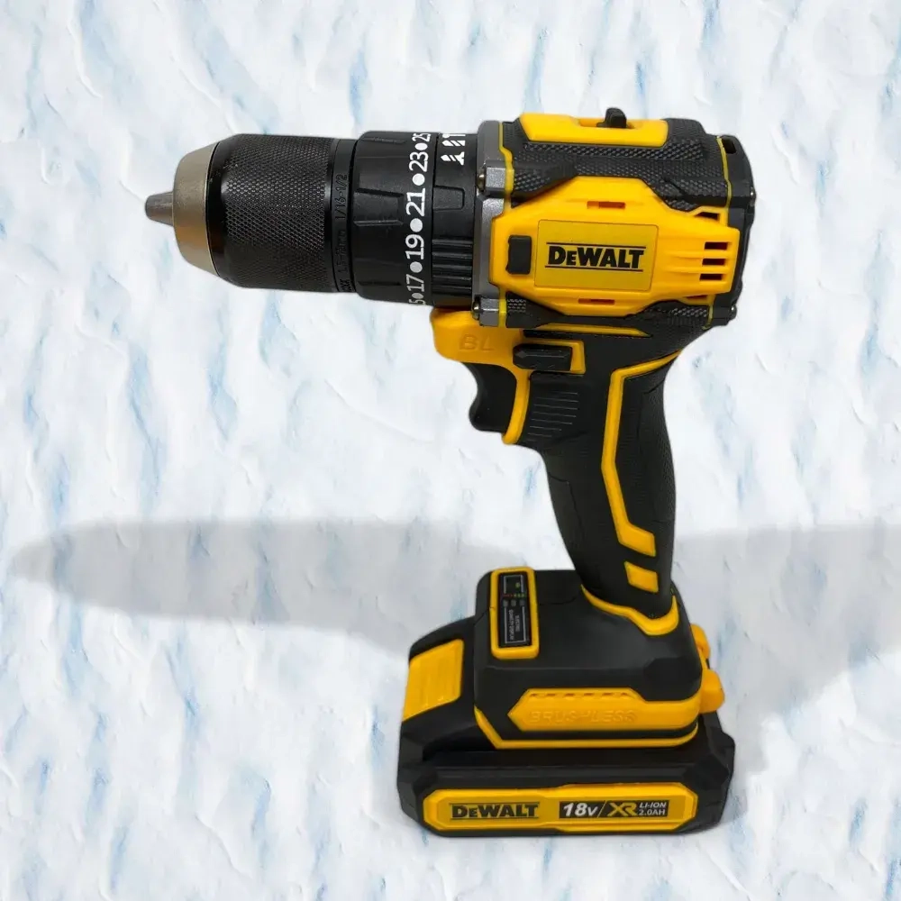 DeWalt Дрель-шуруповерт, 18 В, 55 Нм, 2 АКБ