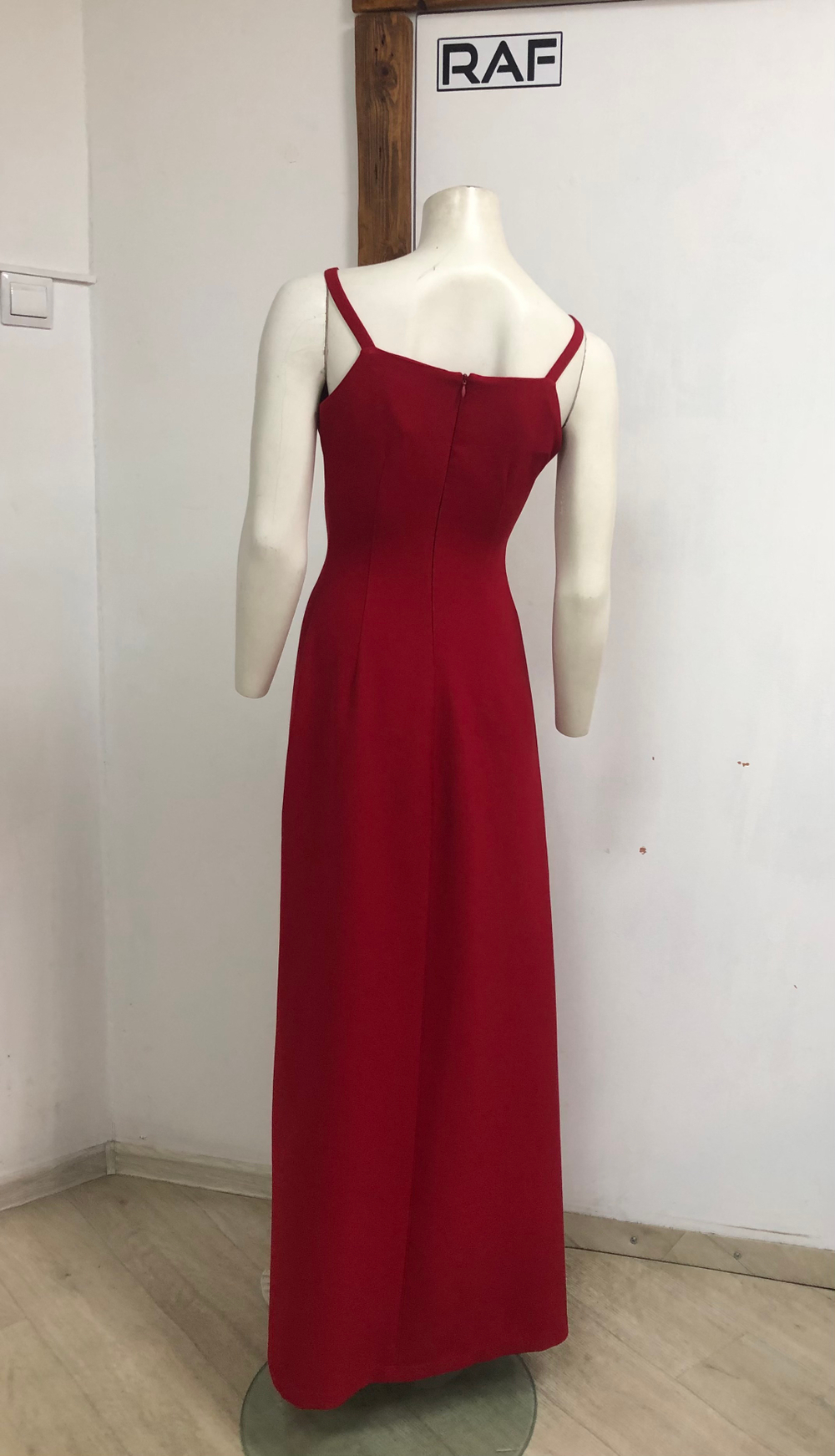 Платье на выпускной длиной в пол бордовое с болеро ( длинный рукав )