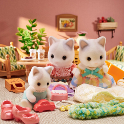 Sylvanian Families - Семья кошек цвета латте 5738 / артикул   5738  / GTIN 5054131057384