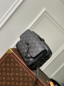 Louis Vuitton Steamer Messenger Bag