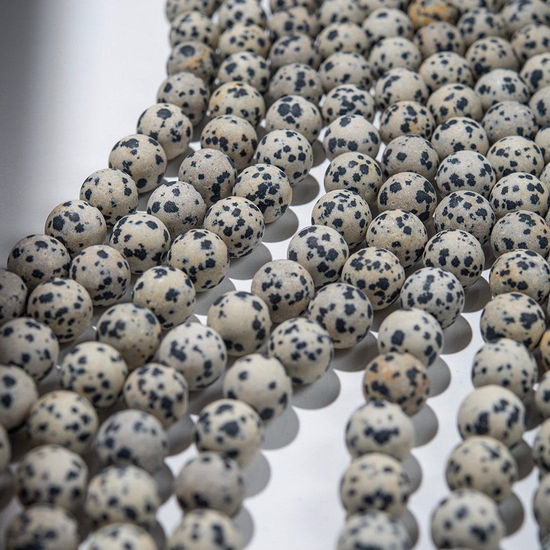 Аплит сатиновый натуральный (Яшма далматин), 12,4мм, шар