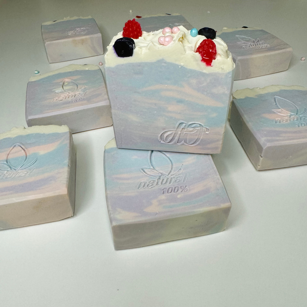 Мыло ручной работы «Ягодный десерт»
