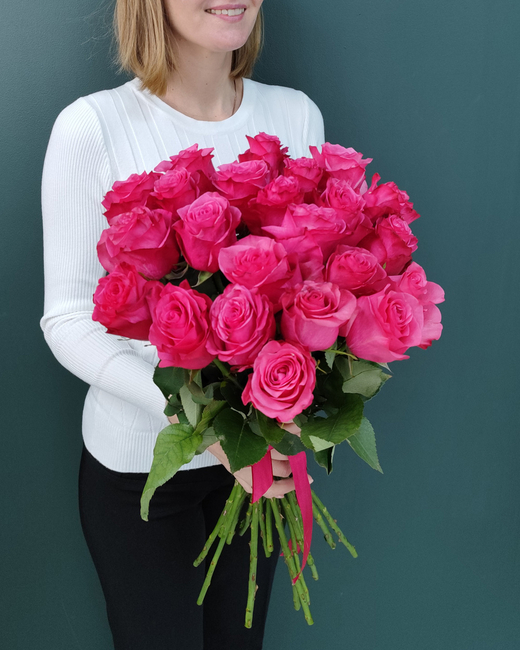 Букет малиновых роз Эквадор под ленту,25шт(00243)
