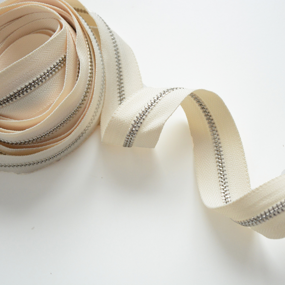 Молния металлическая №5, Молочный, цена за 10 см.