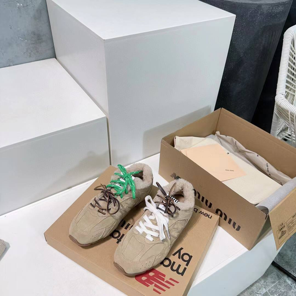 Женские кроссовки New Balance х Miu Miu 530 с мехом