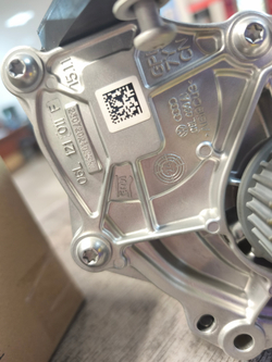 Помпа в сборе с термостатом GEN 3 1.8-2.0T