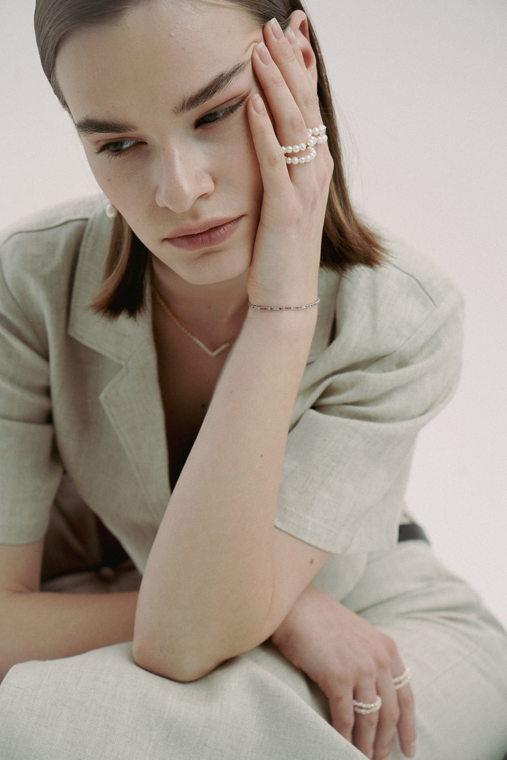 Кольцо- натуральный жемчуг, золотой элемент