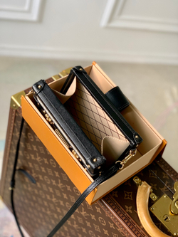 Louis Vuitton Petite Malle