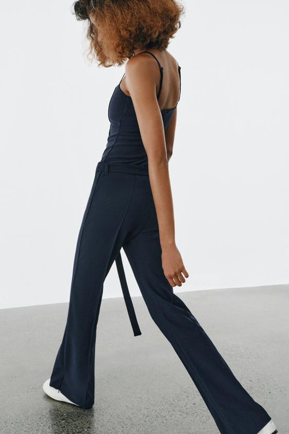 ZARA БРЮКИ ИЗ КРЕПА С ПОЯСОМ, МОРСКОЙ СИНИЙ