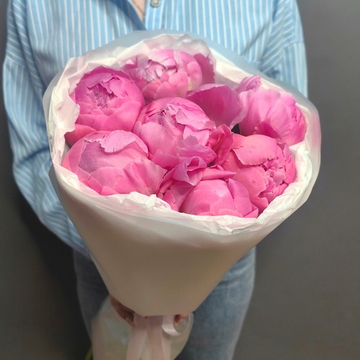 Букет из 7 пионов