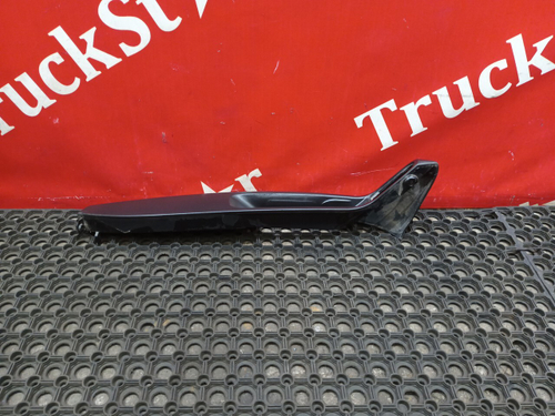 Подлокотник двери правой