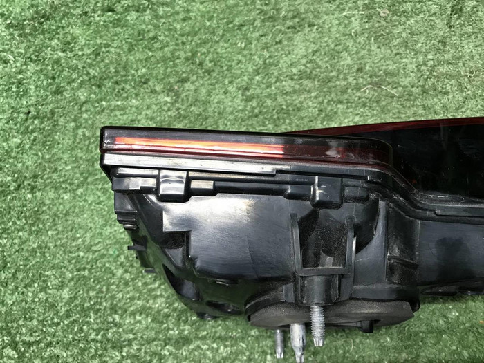 Фонарь левый внутренний Audi A4 B9 (15-20) седан