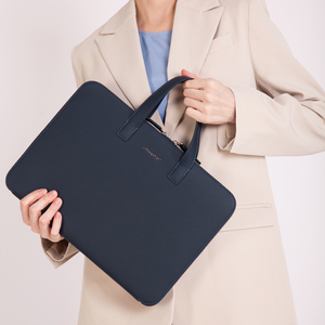 Сумка для MacBook Pro 17" Bocage без карманов из кожи теленка синего цвета