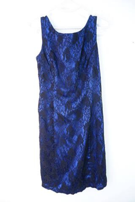 Платье с кружевным декором, визуально 46 размер