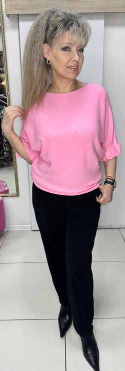 Розовый джемпер с рюшей по рукавам