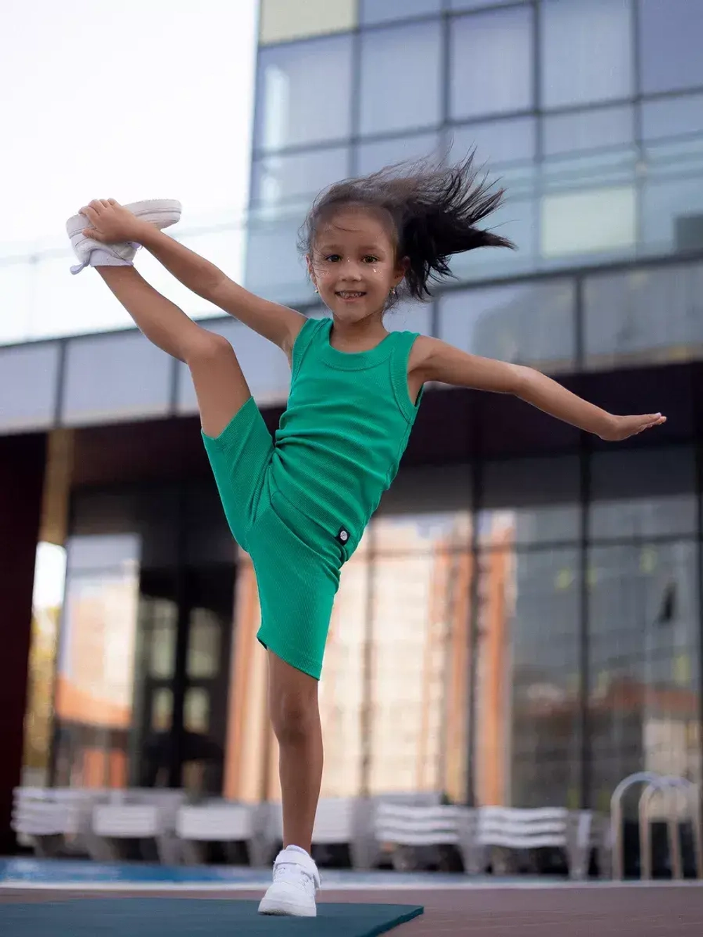 Спортивный костюм для девочки в сад