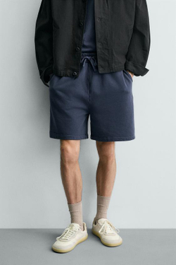 ZARA БАЗОВЫЕ ШОРТЫ-ДЖОГГЕРЫ С ЭФФЕКТОМ ПОТЕРТОСТИ, ЯРКО-СИНИЙ