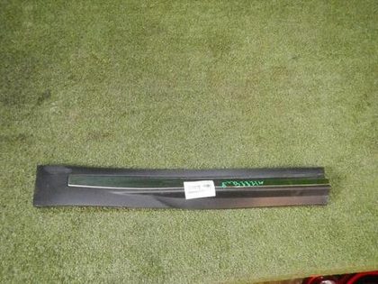 Накладка двери задняя правая Infiniti QX70 (2013-2017)