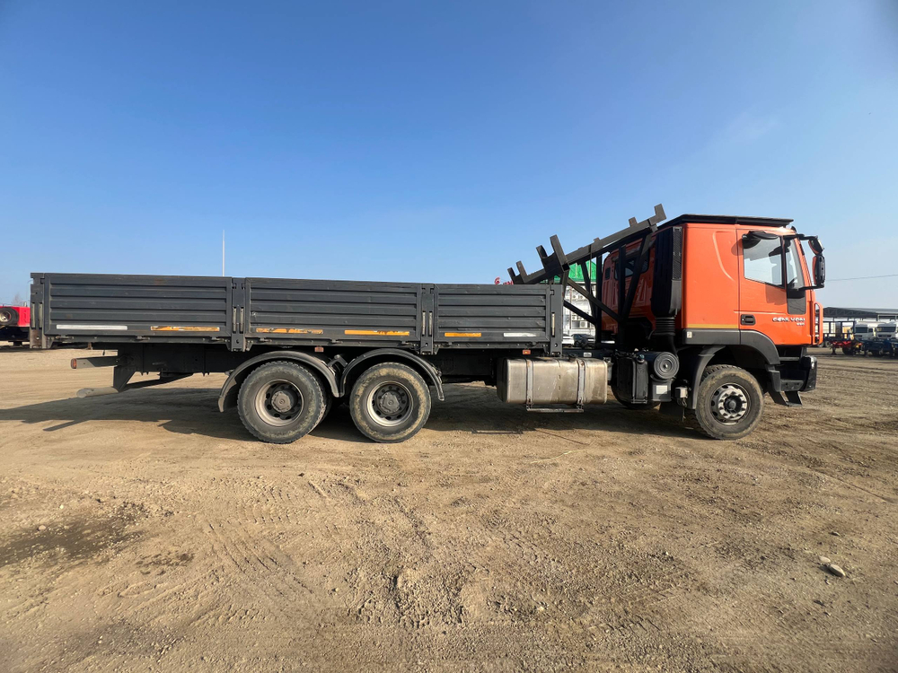 КАРВИНГ 3370* на шасси HONGYAN CQ3346 6x4 Бортовой с КМУ 3370AE (Дизельный, 8,7 л, 388 л.с., МТ)