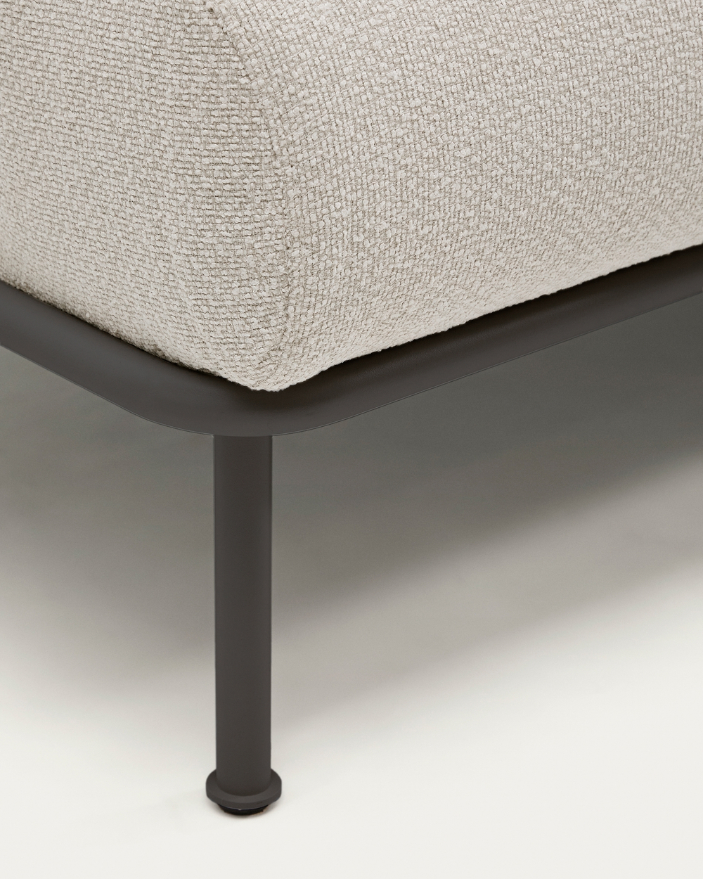 3-местный диван Aurum цвета экрю с откидывающимся подголовником