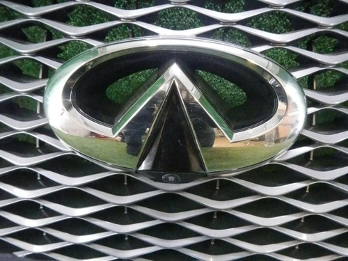 Решетка радиатора Infiniti QX80 (2017-н.в.)