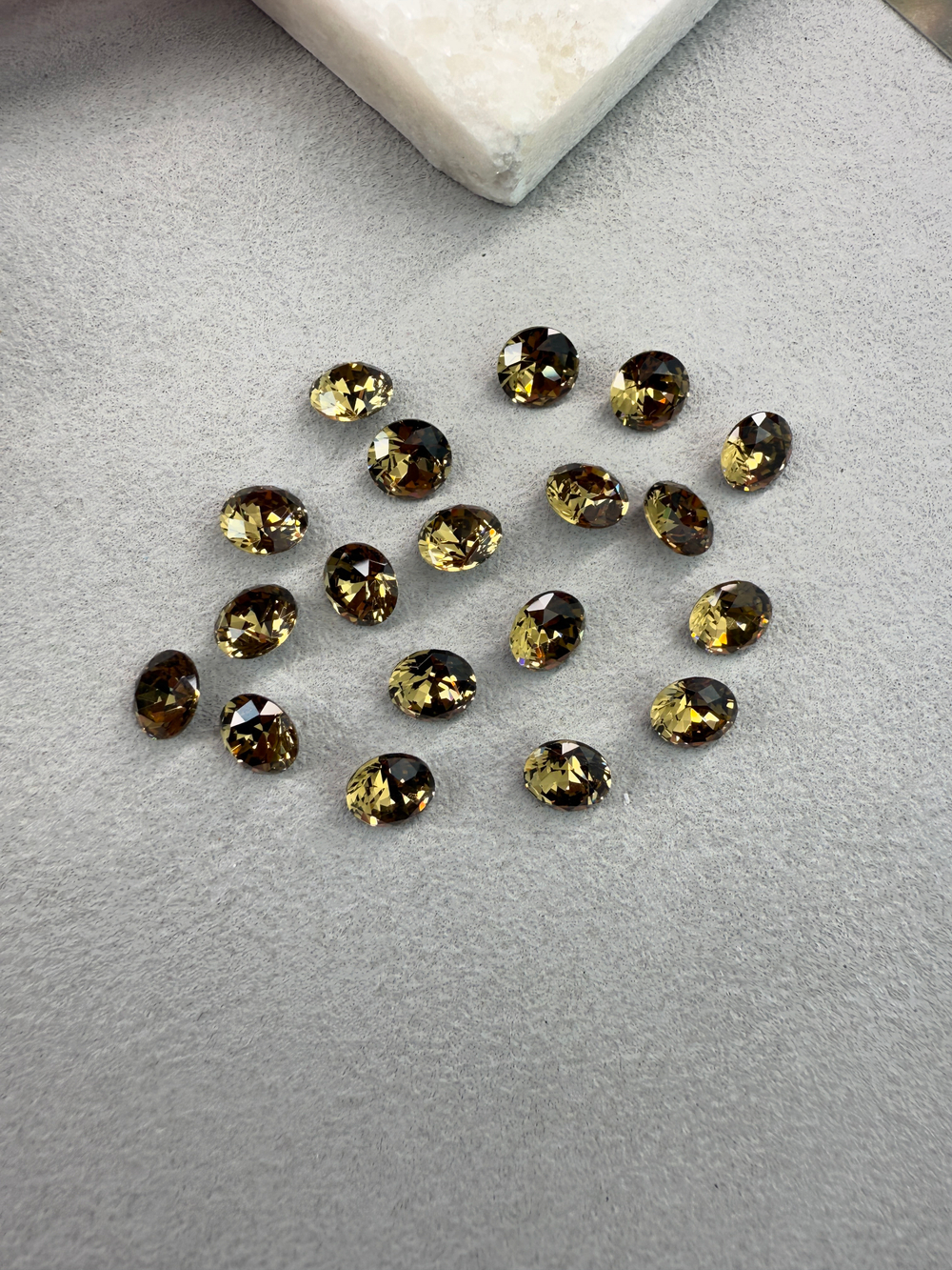 Шатон Chatone 8 мм (ss39), Light smoke topaz