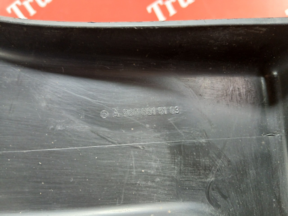 Подкрылок передний правый