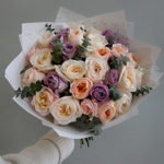 75. Микс из 29 роз в пастельной гамме