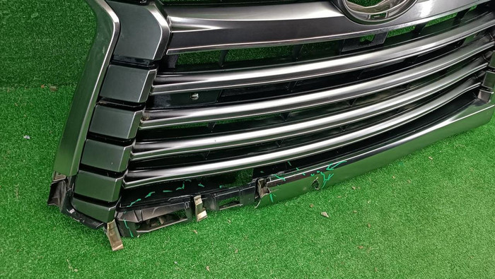 Решетка радиатора Lexus LX 3 (2015-2023)