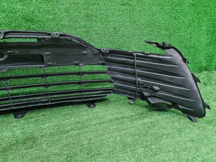 Решетка переднего бампера Toyota Camry xv70 20-нв