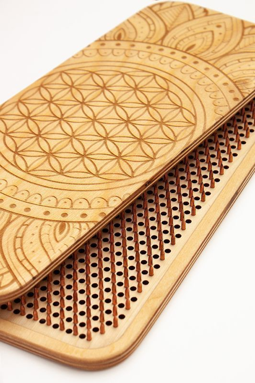 Доска садху Ом на мандале медные гвозди