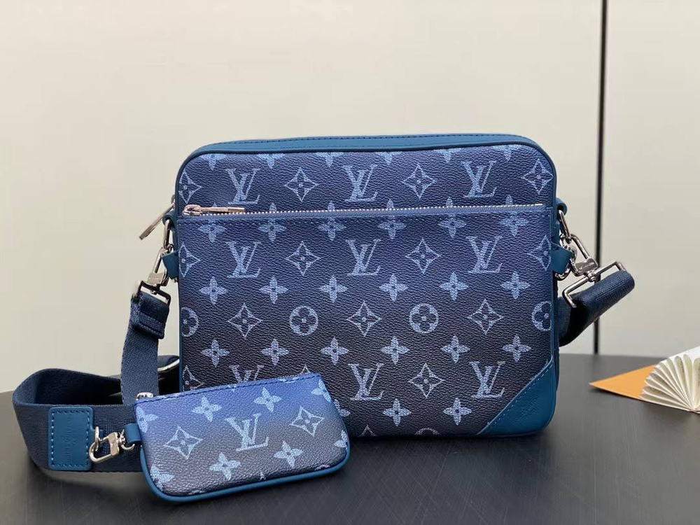 Сумка-мессенджер Louis Vuitton