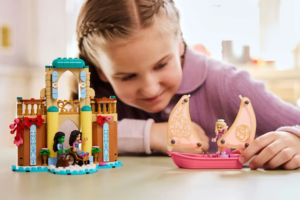 Конструктор LEGO Wicked 75681 Глинда, Эльфаба и Несса Роуз в университете Шиз