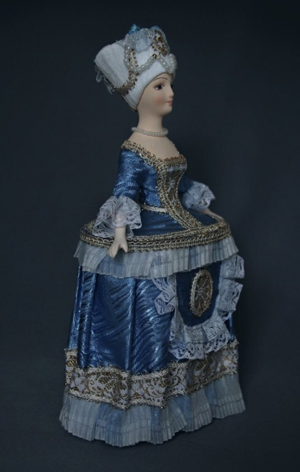 Кукла коллекционная Потешного промысла Шкатулка-футляр в костюме придворной дамы 18в. Европа