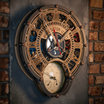 Часы-метеостанция WOODandROOT Automaton 1722 на кирпичной стене — латунные детали, открытый механизм, барометр внизу корпуса, индустриальный дизайн