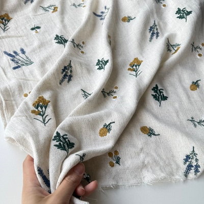 Полулен (лен+вискоза) с вышивкой на натуральном фоне