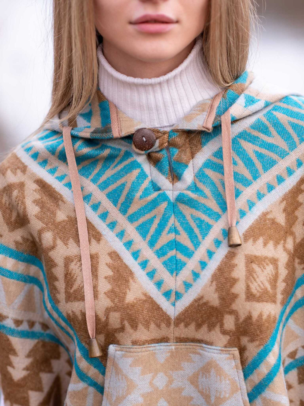 Пончо женское шерстяное с орнаментом