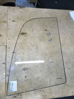 Стекло верхней двери (форточка) на Hyundai R220LC9