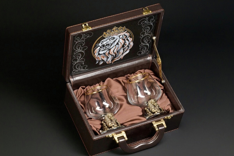 Бокалы для коньяка "Лев VIP" эконом 2 шт. в подарочном футляре с художественным оформлением