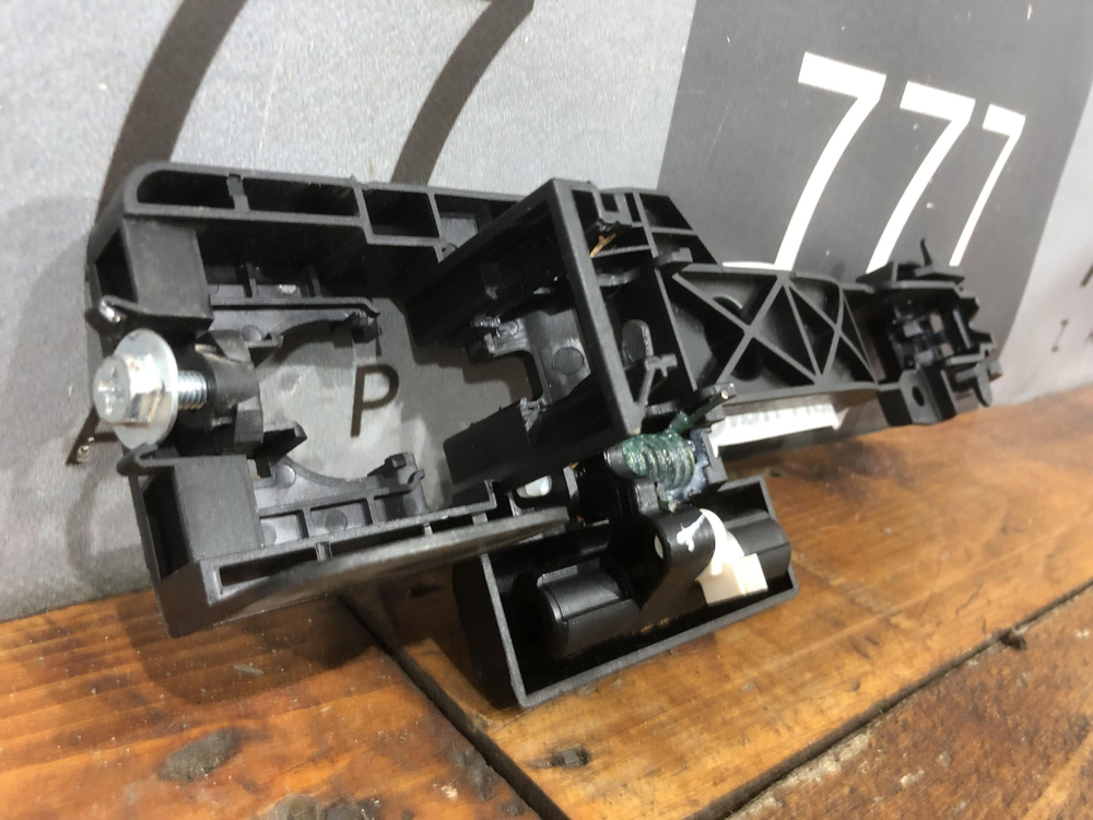 Кронштейн ручки передней правой Haval Jolion 21-нв Б/У Оригинал 6105521XST01A